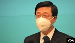 李家超没有回应是否收到北京就国安法释法事宜的回覆，他相信法庭可处理事件，现阶段不宜评论 (美国之音/汤惠芸)