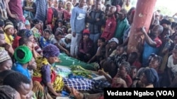 Watu wakiomboleza kufuatia vifo vilivyosababishwa na mafuriko mashariki mwa DRC