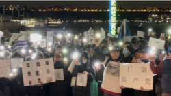 紐約再現千人集會聲援中國抗議者海外人權活動人士在反習清零政策行動中團結起來