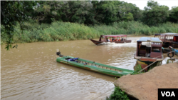 ទេសចរមក​កម្សាន្ត​ក្នុង​ឃុំកំពង់ភ្លុក​ ខេត្តសៀមរាប​ ថ្ងៃទី​២ ខែមិថុនា​ ឆ្នាំ​២០២២។ ​(វីអូអេ)