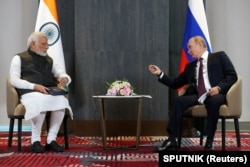 印度总理莫迪与俄罗斯总统普京在乌兹别克斯坦撒马尔罕出席上海合作组织首脑会议期间举行会谈。（2022年9月16日）