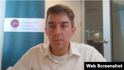 Рудолф: Кога дојде до одлуката дали да се смени името и повторно да се приклучи на НАТО, започна една од овие мултифакторски кампањи за мешање, социјалните медиуми со стотици веб-страници и профили на Фејсбук кои потекнуваат надвор од земјата.