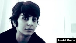 سپیده رشنو به دلیل مخالف با حجاب اجباری زندانی شده است.