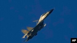 Ndege za kivita ya jeshi la China ikipaa katika bahari ya Taiwan karibu na Pingtan. Aug 5 2022. Picha: AP
