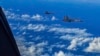 Foto de la agencia de prensa china Xinhua transmitida por AP muestra aviones caza en ejercicios militares alrededor de Taiwan el 7 de Agosto de 2022.