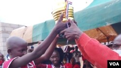 Okwenzakale eTshayamathole School obekulemidlalo yenguqu leyokuqaga ibhola eLupane esabeweni seMatabeleland North.