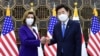 La présidente de la Chambre des représentants américaine Nancy Pelosi ici avec son homologue sud-coréen Kim Jin-pyo en août 2022.