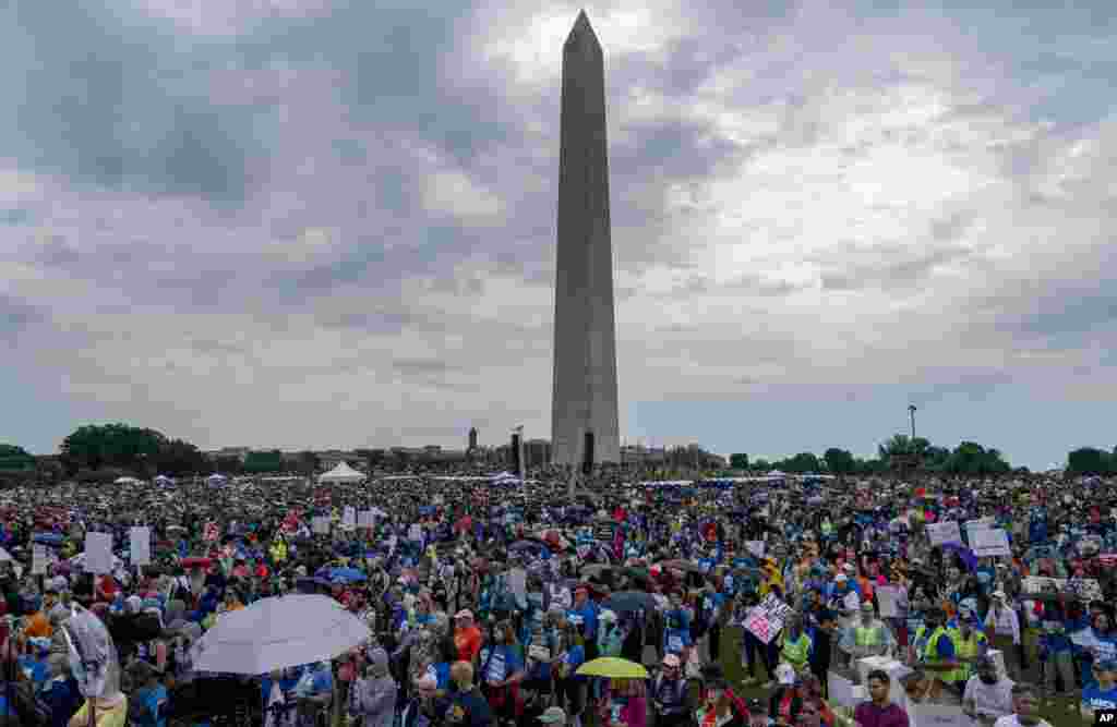 Maelfu ya watu wahudhuria mkutano wa kup[inga bunduki 'March for Our Lives' mjini Washington, DC