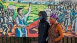 Bathakazelela Ukwesulwa Kwemithetho Elawula Ukugqokwa Kwama Masks