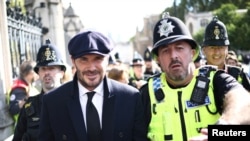 El exjugador de fútbol David Beckham acaba de presentar sus respetos a la reina Isabel en Londres, Reino Unido, el 16 de septiembre de 2022.