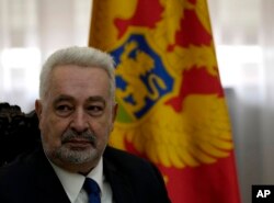 Arhiva - Premijer Crne Gore Zdravko Krivokapić, tokom sastanka u Beogradu sa premijerkom Srbije Anom Brnabić, 3. novembra 2021. (Foto: AP, Darko Vojinović)