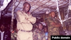 Uva i bubamfu uja i buryo (Abahagaze): Gervais Ndirakobuca na Alain Guillaume Bunyoni bakiri mw'ishamba.