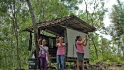 5 Ağustos 2020 - Endonezya'da Yogyakarta'daki köylerinde uzaktan eğitime erişmeye çalışan ilkokul öğrencileri