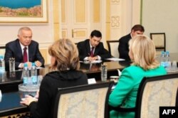 Prezident Islom Karimov AQSh Davlat kotibasi Xillari Klinton bilan muzokarada, Toshkent, 2010-yilning dekabri