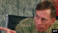 Архівне фото: генерал Девід Петреус очолював сили НАТО та США в Афганістані в 2011 році