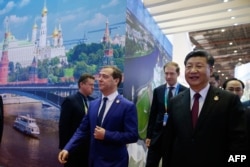 俄罗斯总理梅德韦杰夫和中国国家主席习近平2018年11月5日在上海参加首届中国国际进口博览会。