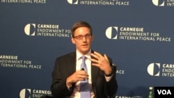 时任助理国防部长的美国国务卿顾问乔莱特 (美国之音莉雅资料照)