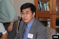 紐約大學城市學院教授夏明 (美國之音方冰拍攝)