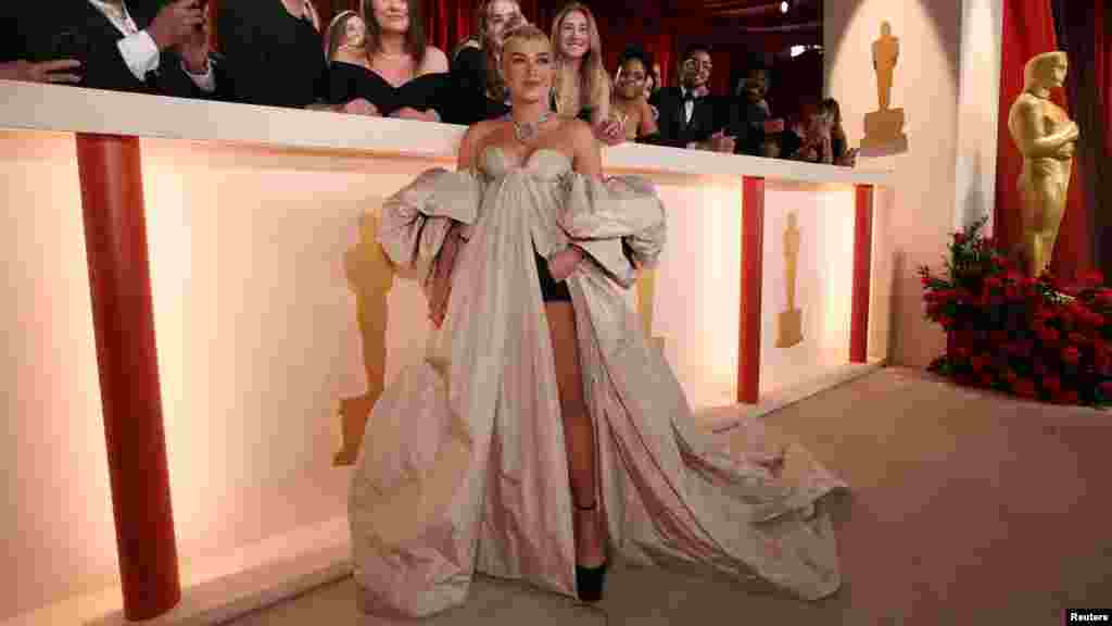 Florence Pugh poses on the champagne-colored red carpet during the Oscars arrivals at the 95th Academy Awards in Los Angeles, March 12, 2023. (Photo by Mario Anzuoni/Reuters)