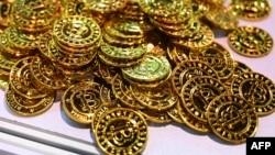 বিটকয়েনের ছবি দেখা যাচ্ছে। কনভেনশন অ্যান্ড এক্সিবিশন সেন্টার, হংকং। ফাইল ফটোঃ ১৯ ফেব্রুয়ারি, ২০২৫।