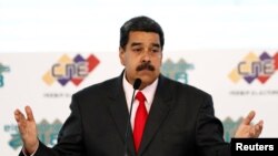 El presidente de Venezuela, Nicolás Maduro, ha utilizado tácticas autoritarias según sus críticos, a medida que la economía empeora.