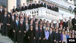 Al asumir sus bancas con amplia mayoría, comienzos de enero de 2011, los opositores colocaron la derogación de la ley como tema prioritario.