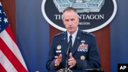 五角大樓新聞秘書萊德少將在五角大廈的一次記者會上演講。 (2024年11月12日)