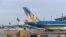 Máy bay của Vietnam Airlines tại phi trường Tân Sơn Nhất. Hình minh họa.