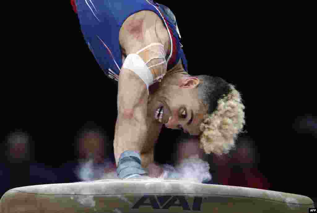  این ژیمناست به نام &laquo;دوناتان بیلی&raquo;، در مسابقات ژیمناستیک قهرمانی آمریکا تلاش می کند. &nbsp;