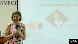 American filmmaker Cheryl Miller Houser addresses students at the American Center during the screening of her documentary, “Generation Startup,” in Phnom Penh, Cambodia, May 17, 2018. (Photo: Tum Malis/VOA Khmer)