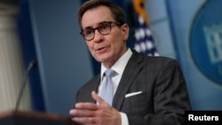 Джон Кірбі, радник Білого дому з питань комунікацій у сфері національної безпеки під час брифінгу 27 лютого. Фото: Reuters/Leah Millis 