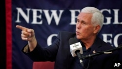 El exvicepresidente y actual precandidato a la Casa Blanca, Mike Pence, durante un acto de campaña en el New England College de Henniker, en New Hampshire, EEUU, el 6 de octubre de 2023.