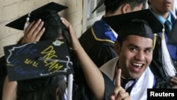 Hujjatsiz muhojir talabalar, Los-Anjeles, 15-iyun, 2012-yil.