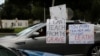 Guru-guru di Florida berunjuk rasa menentang rencana pembukaan kembali sekolah-sekolah, di kantor Pasco County School, di Land O' Lakes, Florida, 21 Juli 2020 (Foto: Reuters)