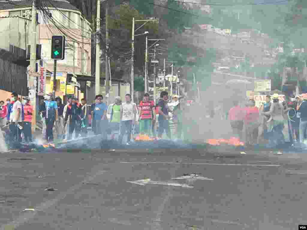 Líderes indígenas han asegurado que seguirán en Quito hasta obtener un acuerdo en las negociaciones.&nbsp;Foto:&nbsp;Néstor Aguilera - VOA.​​