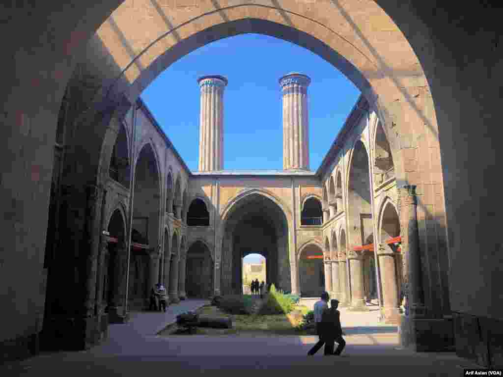 Medreseya Cot Minare li Erziromê