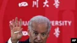 美國副總統拜登8月21日在四川大學演說