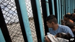 Imigranti na granici Meksika i SAD, april 2018.