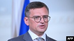 Menteri Luar Negeri Dmytro Kuleba dalam konferensi pers di kantor Kementerian Luar Negeri Amerika Serikat di Washington, DC, 9 juli 2024. (Mandel NGAN/AFP)