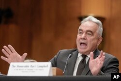 白宮國家安全委員會印太事務協調員庫爾特·坎貝爾2023年12月7日出席參議院外交關係委員會針對他出任美國副國務卿一職的人事提名確認聽證會。（美聯社）