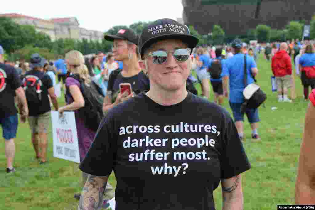 Muandamanaji kwenye March for our Lives