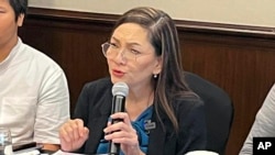 菲律賓參議員洪迪薇 (Risa Hontiveros) 在馬尼拉舉行的新聞發布會上講話。 （2024年9月20日）