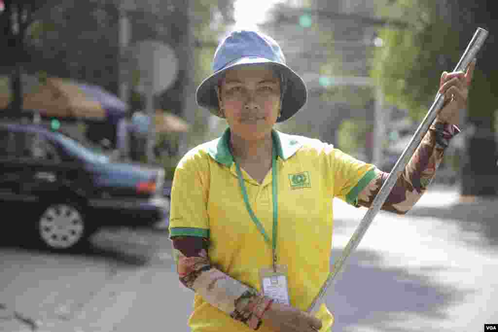 Ngorn Soknov, 33, is an employee of CINTRI, a waste management company in Phnom Penh, on March 5, 2018. Speaking to VOA ahead of the 107th Internaitonal Women's Rights Day, Soknov, believes she has a role to play to bring better change to her family. &ldquo;When women have economic opportunity as men -bringing an income to support the family, the family may find harmony, unity and gratitude in one another,&rdquo; said Soknov. &ldquo;I am striving for the future of my son, my husband and for myself.&rdquo; (Tum Malis/VOA Khmer)
