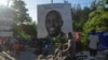 Un cartel muestra al asesinado presidente haitiano Jovenel Moise en Puerto Príncipe, Haití, el 7 de julio de 2022. 