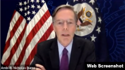 美國駐華大使伯恩斯(Nicholas Burns) 在布魯金斯學會的一場視頻會上談論美中關係（會議視頻截圖，2022年6月16日）