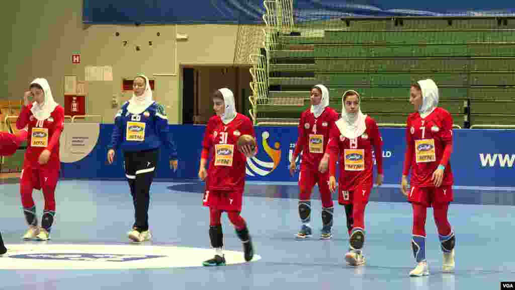 تمرینات دختران هندبالیست ایران در مسابقات جهانی اسلوونی