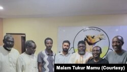 Wasu daga cikin mutanen da 'Yan Bindiga suka saki tare da Mallam Tukur da danginsu