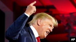 អតីត​ប្រធានាធិបតី​អាមេរិក​លោក Donald Trump ថ្លែង​នៅ​ក្នុង​ពិធី​មួយ​នៅ​ក្នុង​ទី​ក្រុង Nashville រដ្ឋ Tennessee សហរដ្ឋ​អាមេរិក​ កាល​ពី​ថ្ងៃ​ទី​១៧ ខែ​មិថុនា ឆ្នាំ​២០២២។