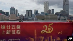 今年7月1日是香港回归中国25周年纪念日，也是新一届港区政府宣誓就任的日子。