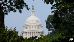 រូបឯកសារ៖ វិមាន​សភា​អាមេរិក​នៅក្នុង​រដ្ឋធានី​វ៉ាស៊ីនតោន នៅថ្ងៃសុក្រ ទី៣០ ខែមិថុនា​ ឆ្នាំ២០២៣។